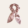 Hodvábna gumička s mašľou L - Baby Pink